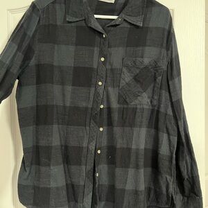 Women’s Black & Charcoal Plaid Button-Up Shirt